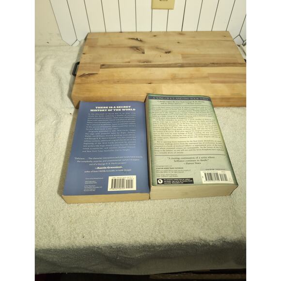 George R.R. Martin Paperback Novel Bundle: Wild Cards I & A Storm Of‎ Swords - Picture 3 of 8